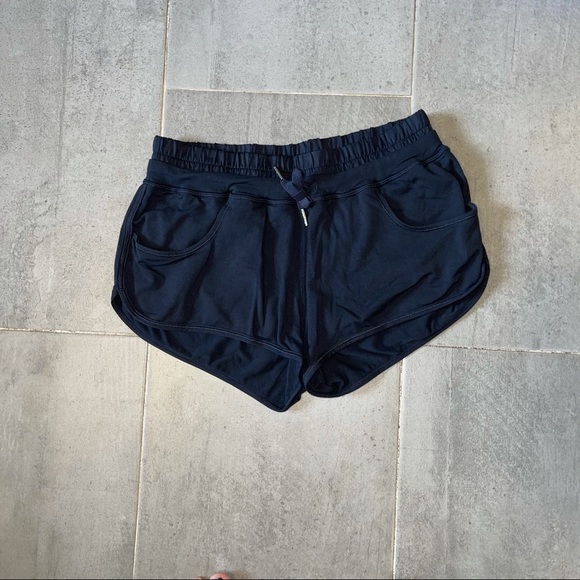 Lululemon strength and tone shorts - Picture 4 of 8